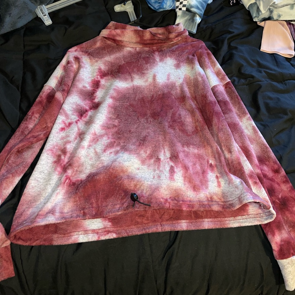 Derek Heart Size M long sleeve Drawstring Sweater.
